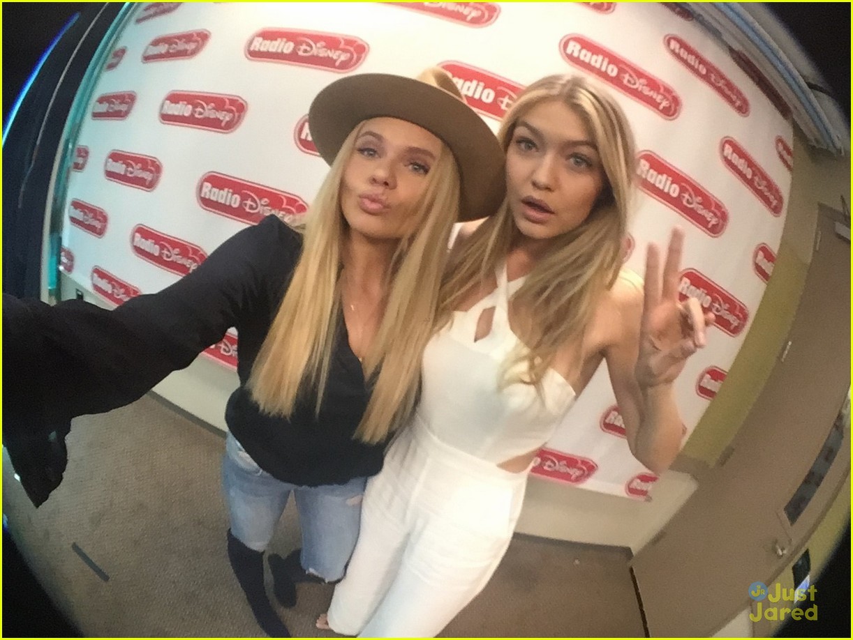 Gigi Hadid & Alli Simpson Sing Along To Jesse Mccartney! (video 