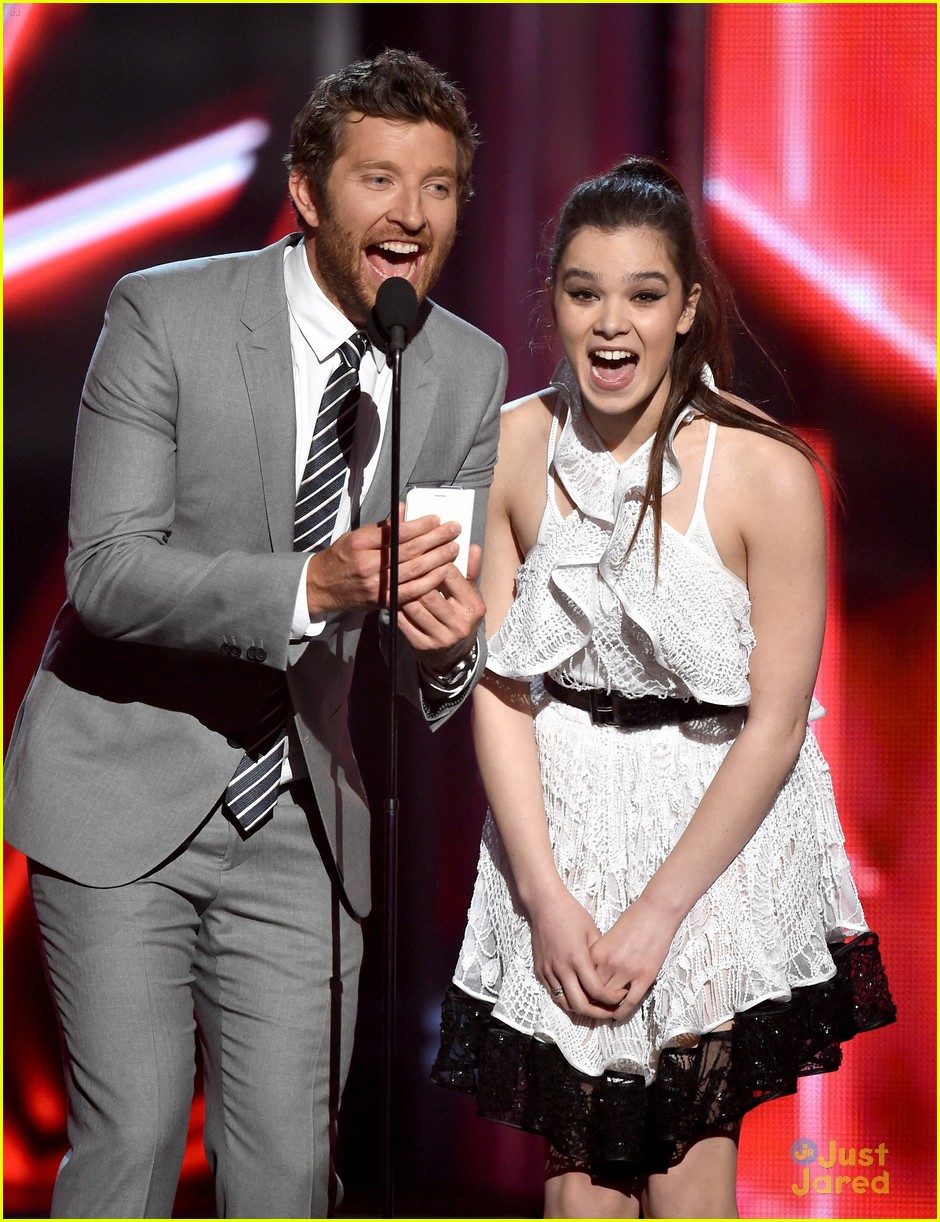 Full Sized Photo of hailee steinfeld billboard music awards 2015 03