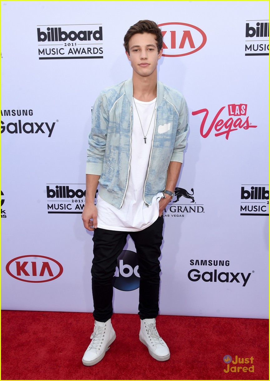 Full Sized Photo of hailee steinfeld billboard music awards 2015 04