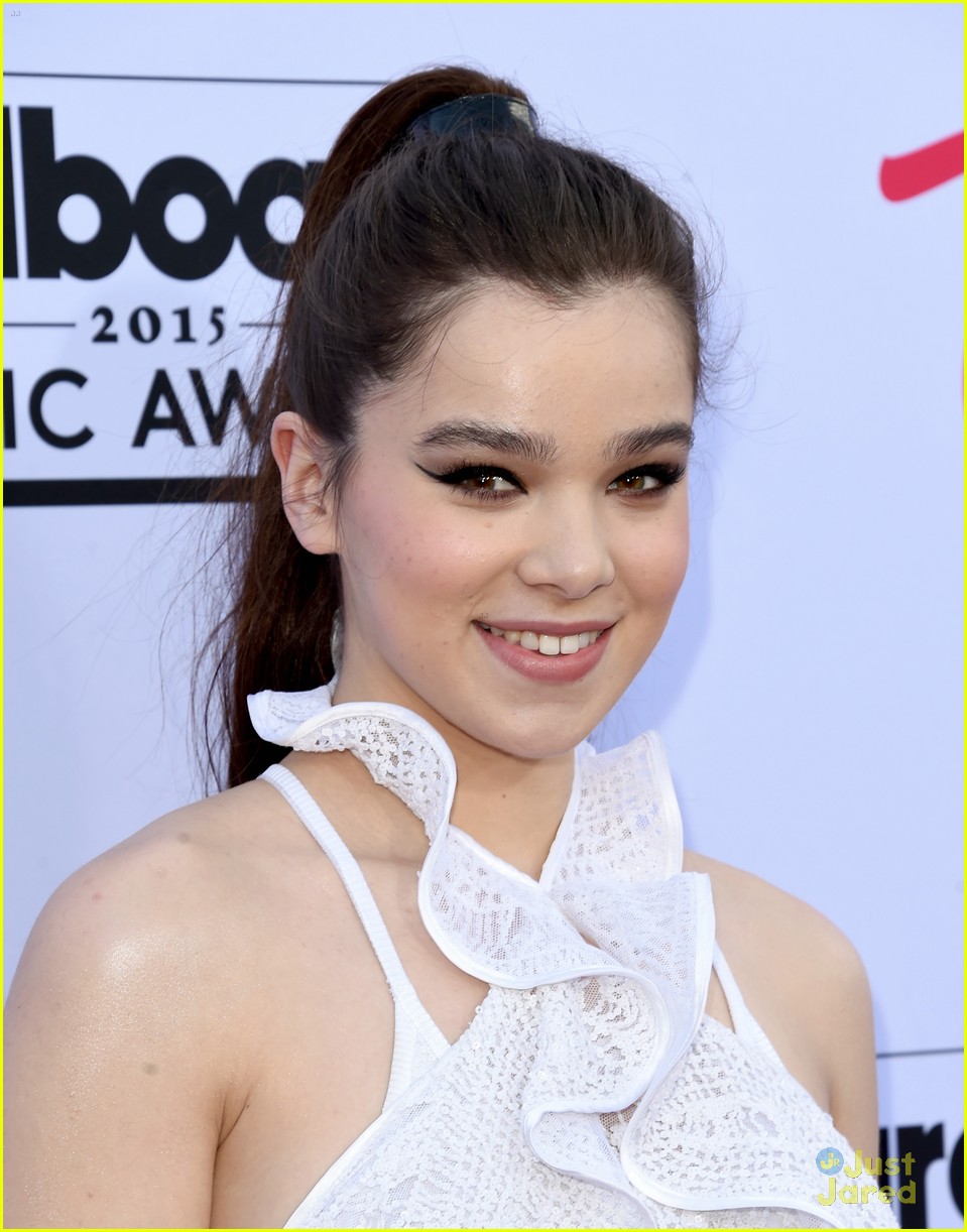Hailee Steinfeld Shines Her 'Flashlight' at BBMAs 2015! Photo 814448