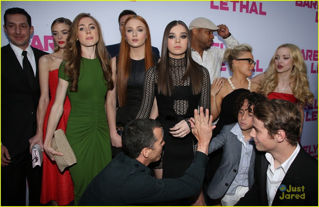 Full Sized Photo of hailee steinfeld sophie turner barely lethal