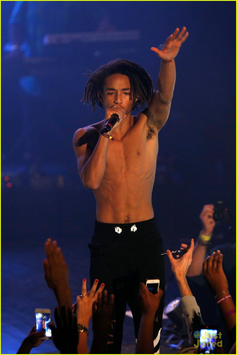 Shirtless Jaden Smith & Sis Willow Impress Concert Goers in Paris ...