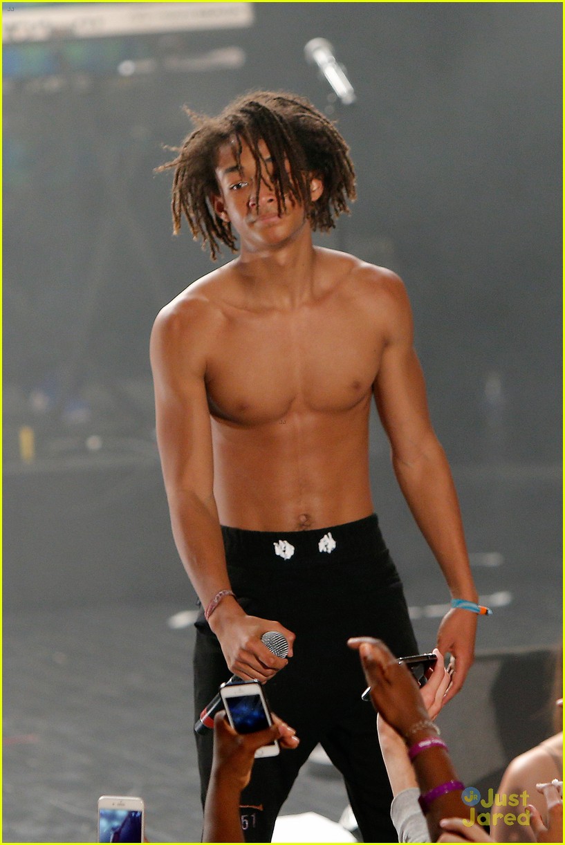 Jaden Smith Is Gender-Fluid for This New Shirtless Photo: Photo 3560882, Jaden  Smith, Magazine, Shirtless, Willow Smith Photos