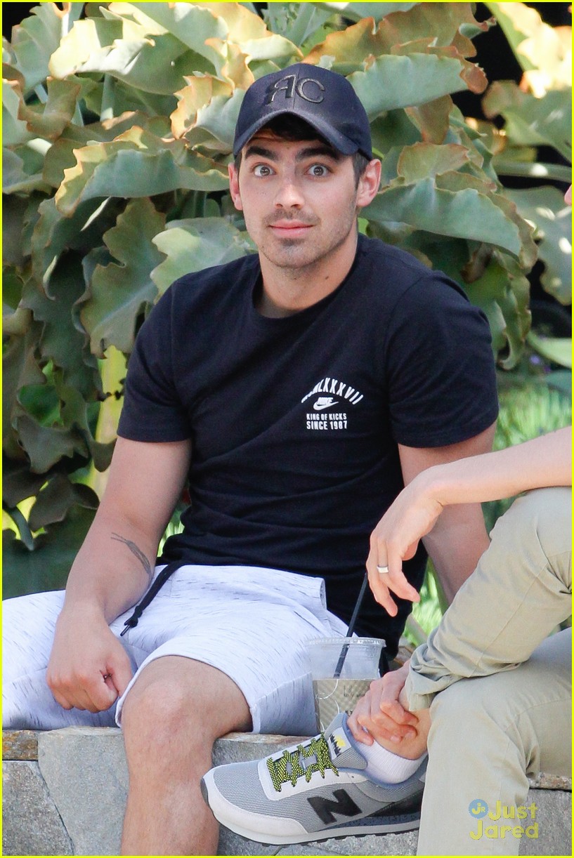 Joe Jonas Makes Funny Faces For The Camera | Photo 811832 - Photo ...