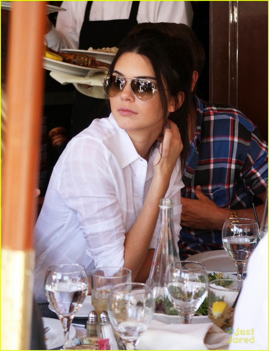 Full Sized Photo of kendall jenner sends ugly photos to bff hailey