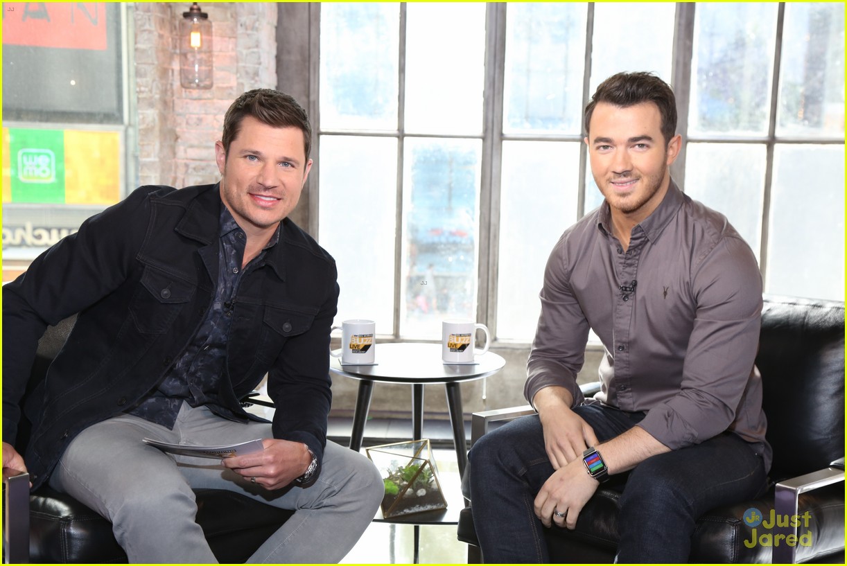 Kevin Jonas Reveals Who's the Better Uncle - Nick or Joe! (Video