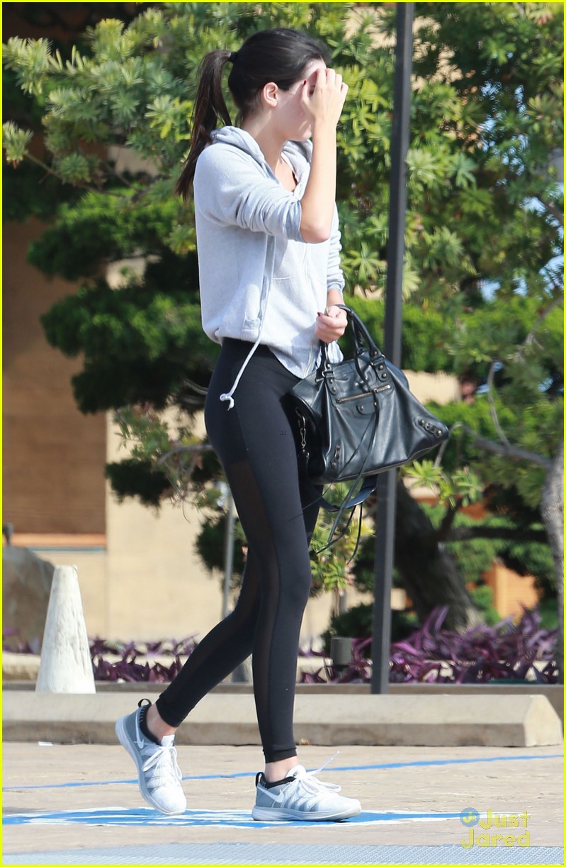 Kendall & Kylie Jenner Talk With Teary Kim Kardashian About Dad Bruce&rsquo;s