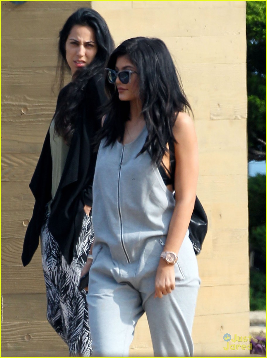 Full Sized Photo of kim kardashian cries kris bruce transition 03