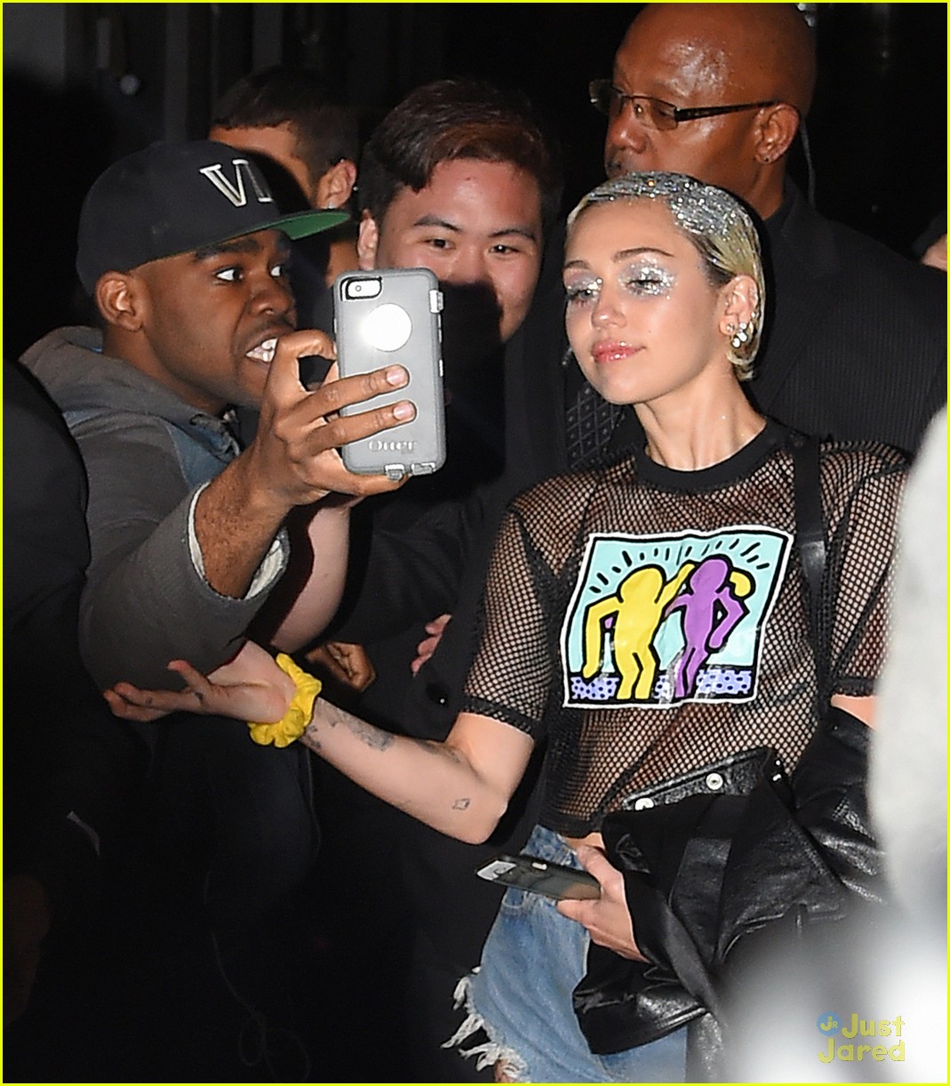 Miley Cyrus Debuts 'Tiger Dreams' Song (Video) Photo 812542 Photo