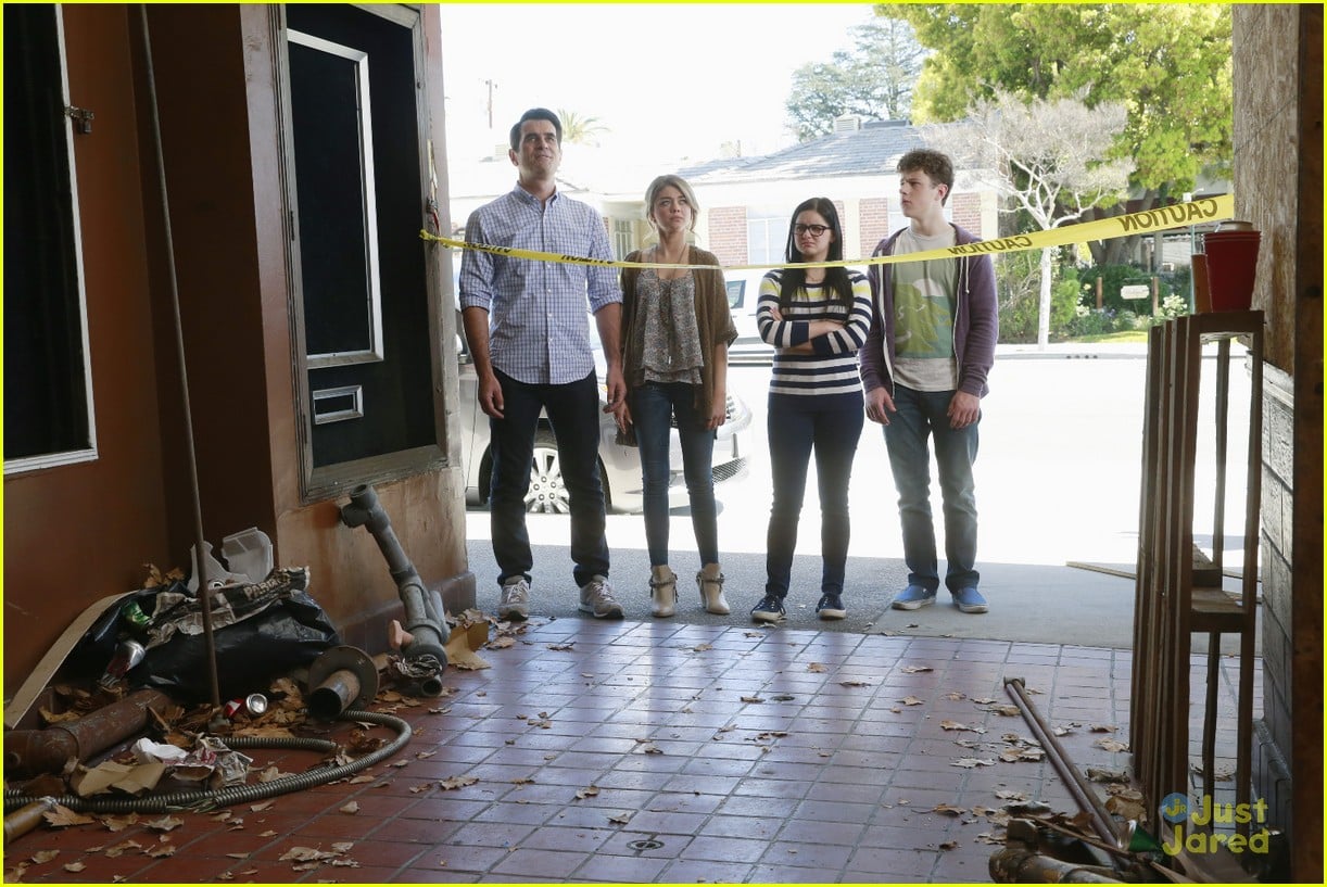 full-sized-photo-of-modern-family-alex-senior-ditch-day-stills-06