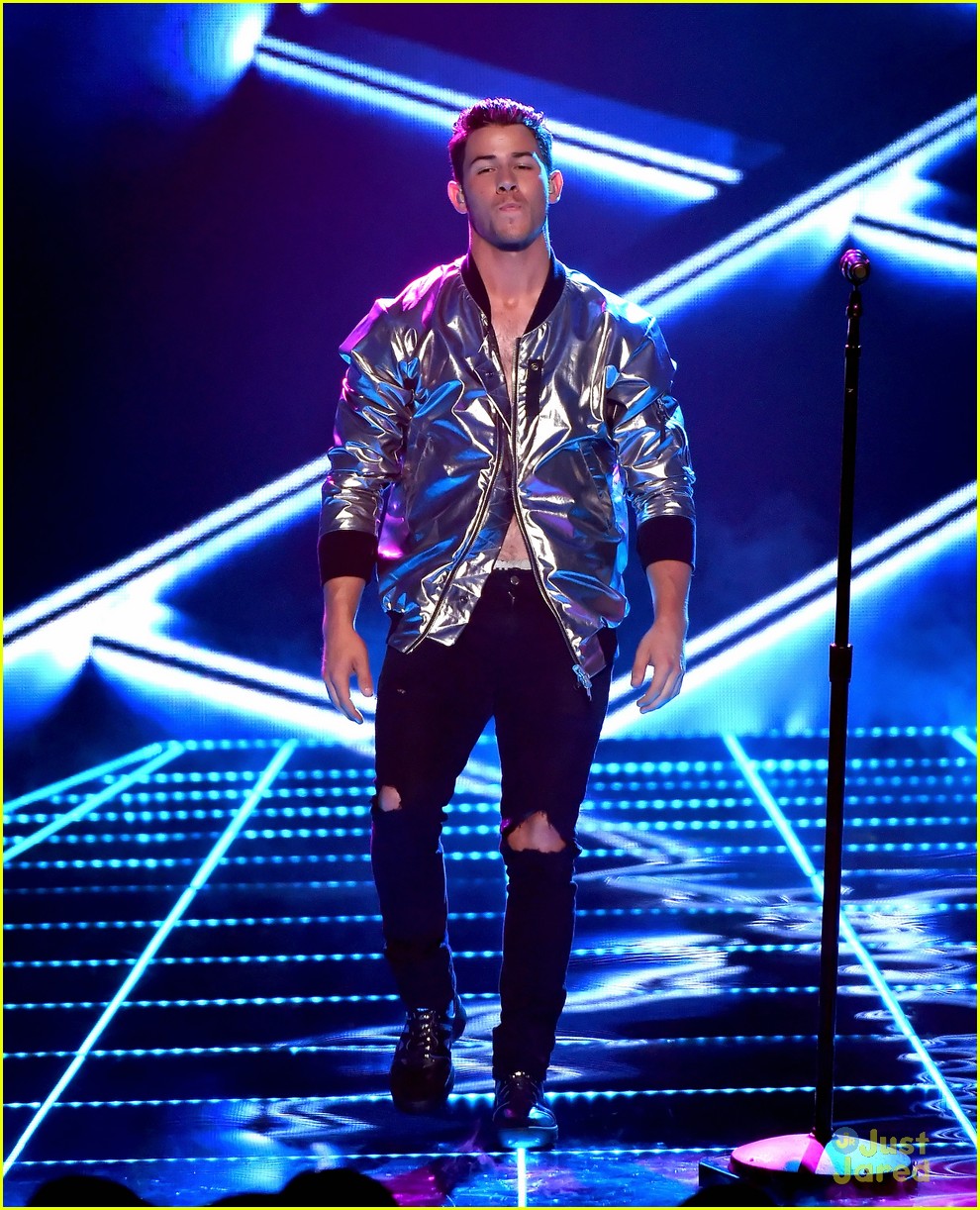 Full Sized Photo of nick jonas girlfriend billboard music awards 2015 ...