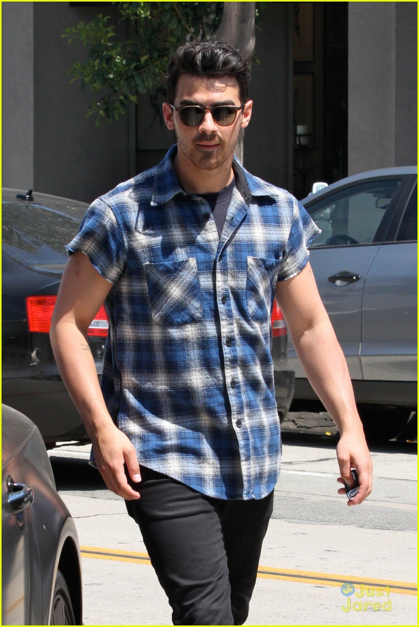 Nick Jonas Dines Out At Chateau Marmont Ahead of iHeartRadio Summer ...