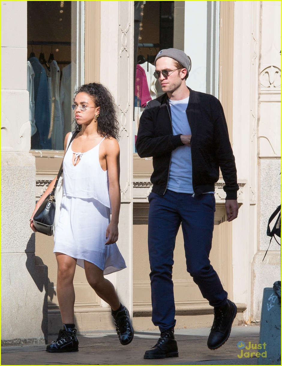 Robert Pattinson And Fka Twigs Look Perfect Together During Casual Nyc Outing Photo 815397