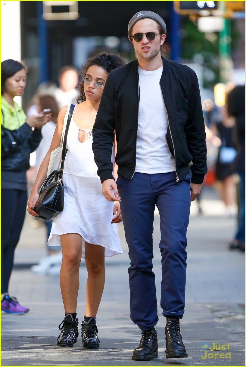 Robert Pattinson And Fka Twigs Look Perfect Together During Casual Nyc Outing Photo 815418