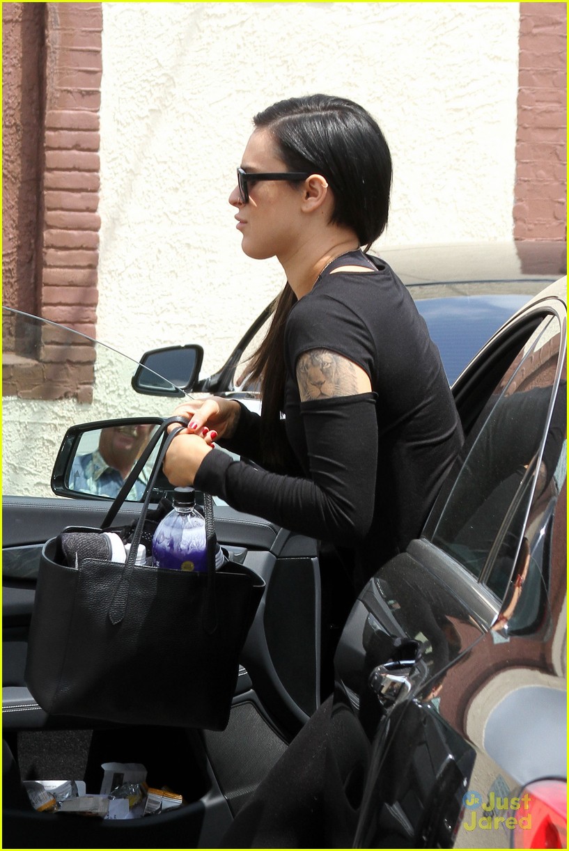 Rumer Willis Val Chmerkovskiy Get Started On Dwts Semi Final Practice