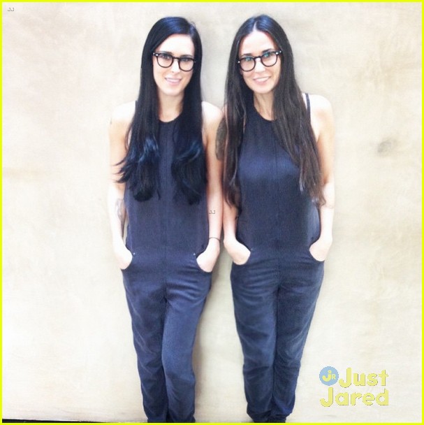 demi moore rumer willis are twinning in this photo 02