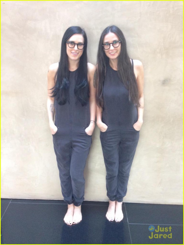 demi moore rumer willis are twinning in this photo 05