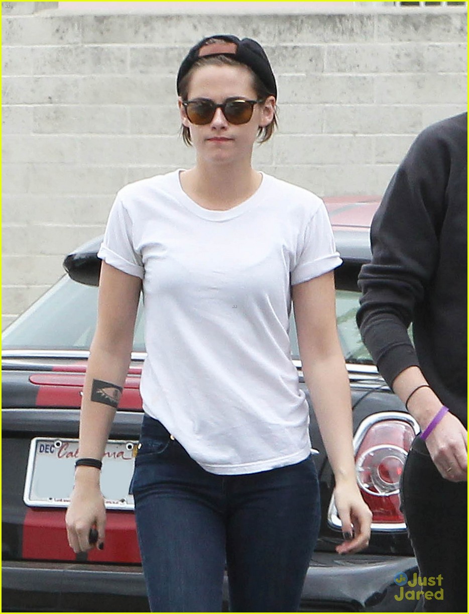 Kristen Stewart Heads Back to Hollywood Following Korea Fashion Show ...