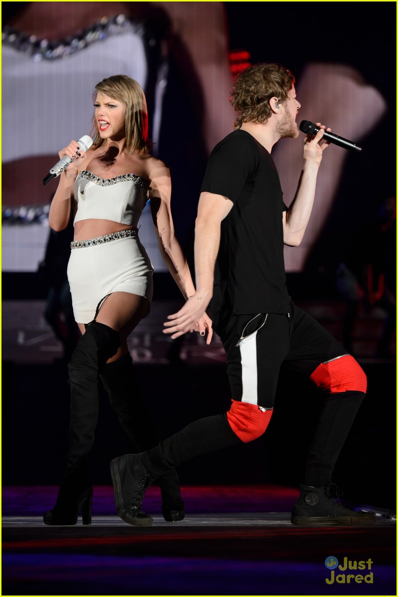 Taylor Swift Brought Lots of Surprises for Her Detroit Concert! | Photo ...