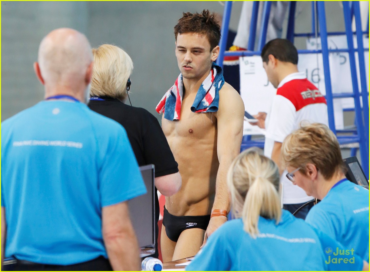 Full Sized Photo Of Tom Daley Shows Off Ripped Body After Winning Gold 23 Tom Daley Wins Gold 9583