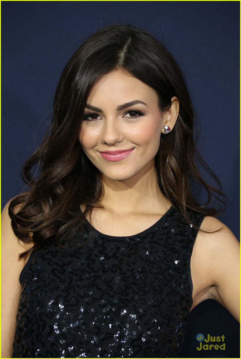 Victoria Justice Brings Her Mom To 'Pitch Perfect 2' Premiere | Photo ...