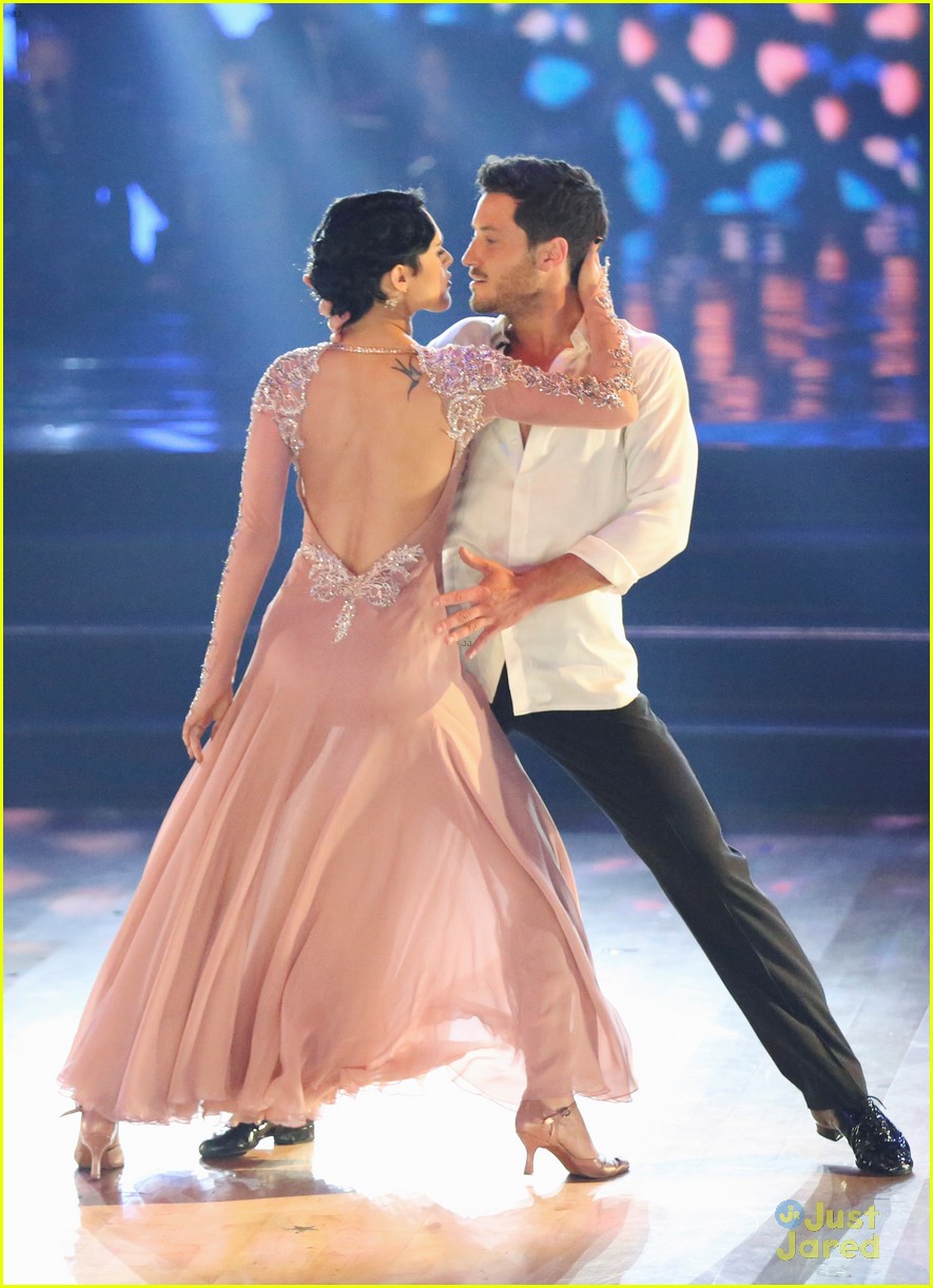 Rumer Willis & Val Chmerkovskiy Perform Fusion Dance on 'DWTS' Finale