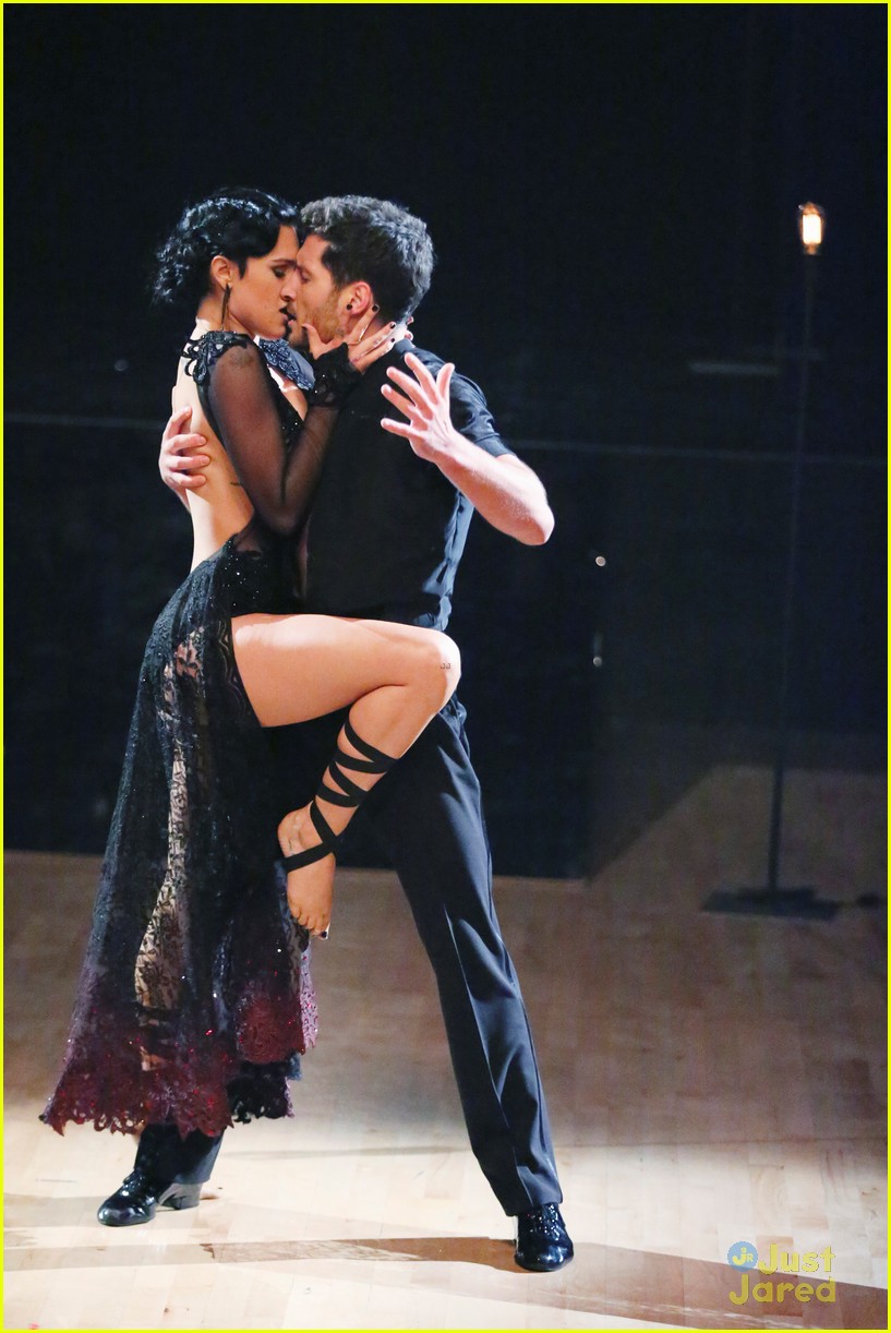 Full Sized Photo of rumer willis val chmerkovskiy heat it up on dwts 33