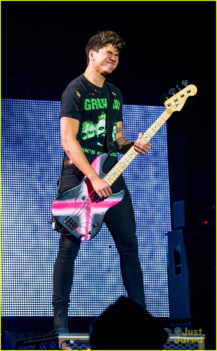 5 Seconds of Summer Bring Down the House in Birmingham! Photo 823293 Photo Gallery Just