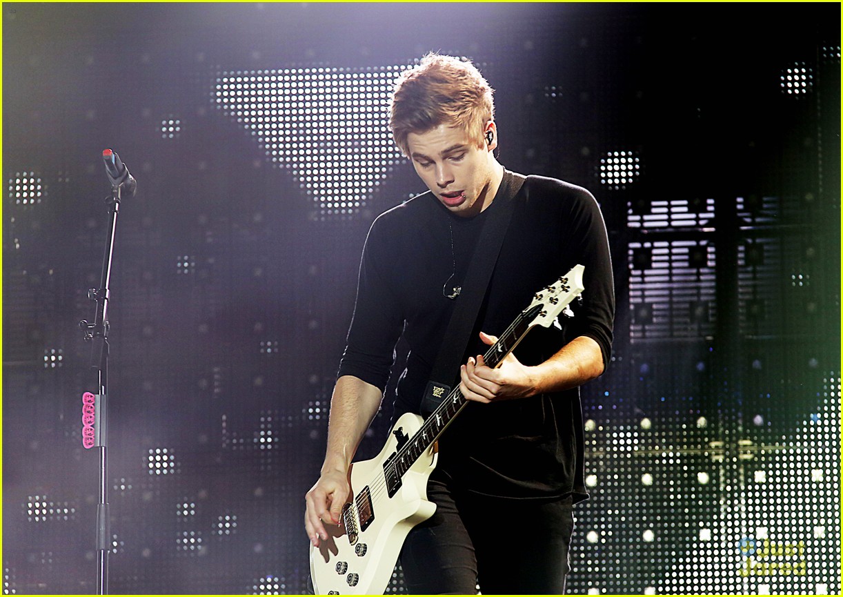 5 Seconds of Summer Light Up