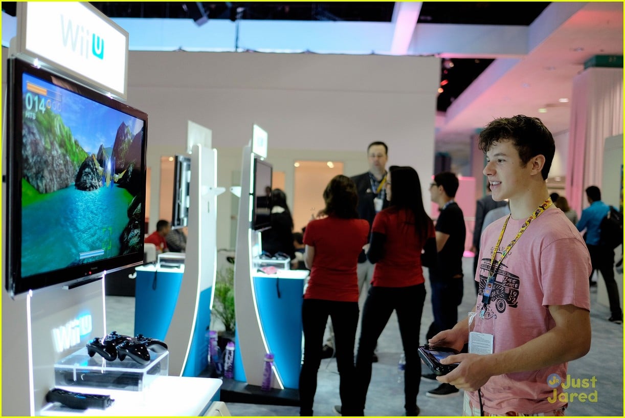 Austin North And Bradley Steven Perry Get Their Game On With Nintedo At E3 Photo 827956 Photo