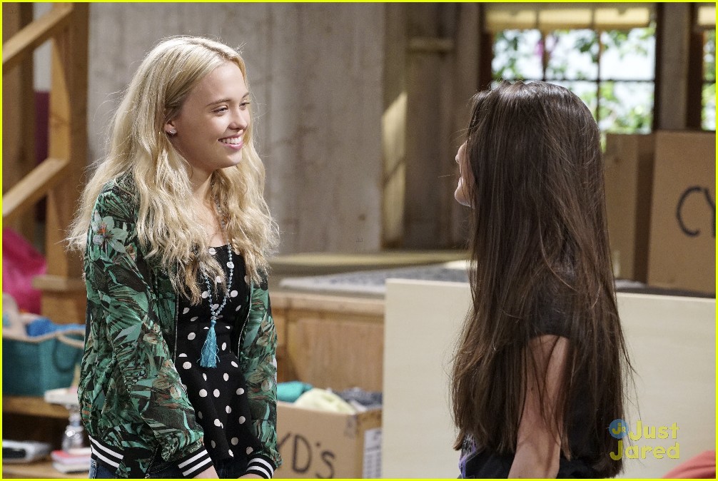 Full Sized Photo Of Best Friends Whenever Pilot Episode Stills 07 Best Friends Whenever 