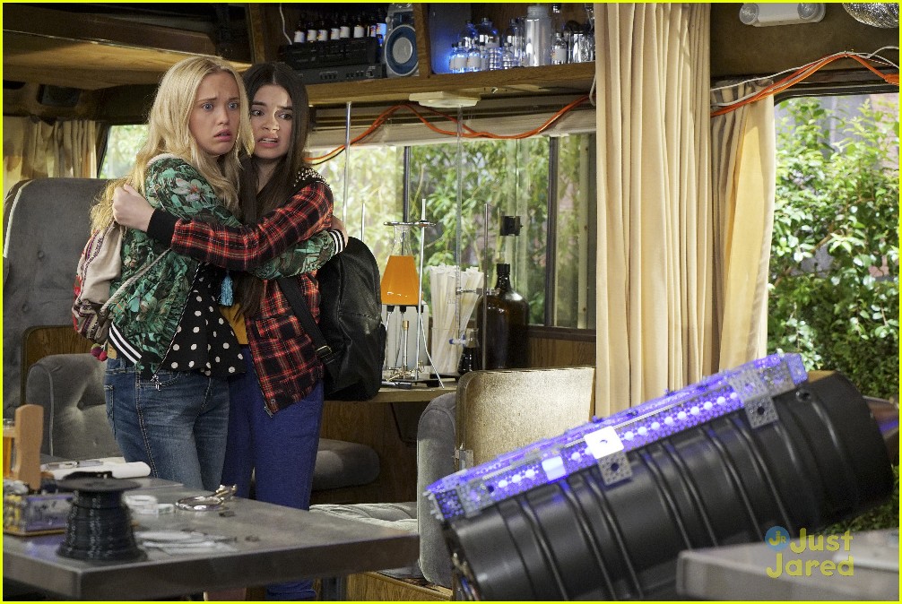 Best Friends Whenever Premieres Tonight See The Pics From The Premiere Ep Photo 830370 