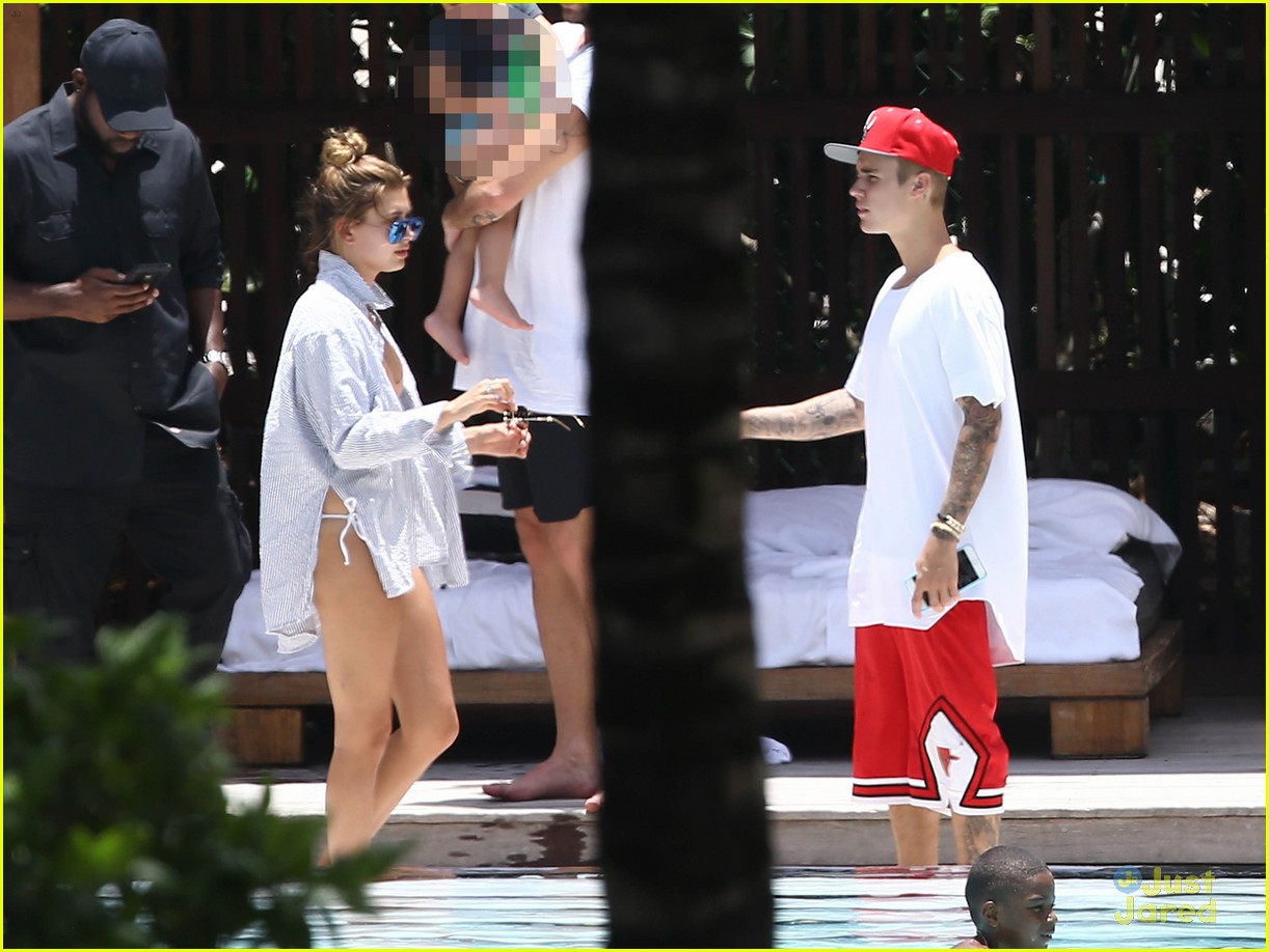 Justin Bieber Plants A Kiss On Pal Hailey Baldwin Poolside In Miami Photo 826037 Photo