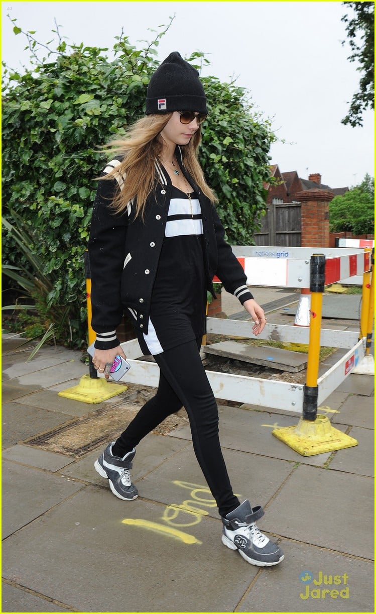 cara delevingne nat wolff travel world with hugs london 02