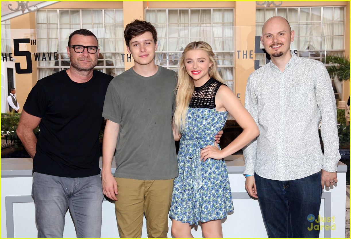 Full Sized Photo Of Chloe Moretz Nick Robinson 5th Wave Sony Pics Preview 07 Chloe Moretz 2478