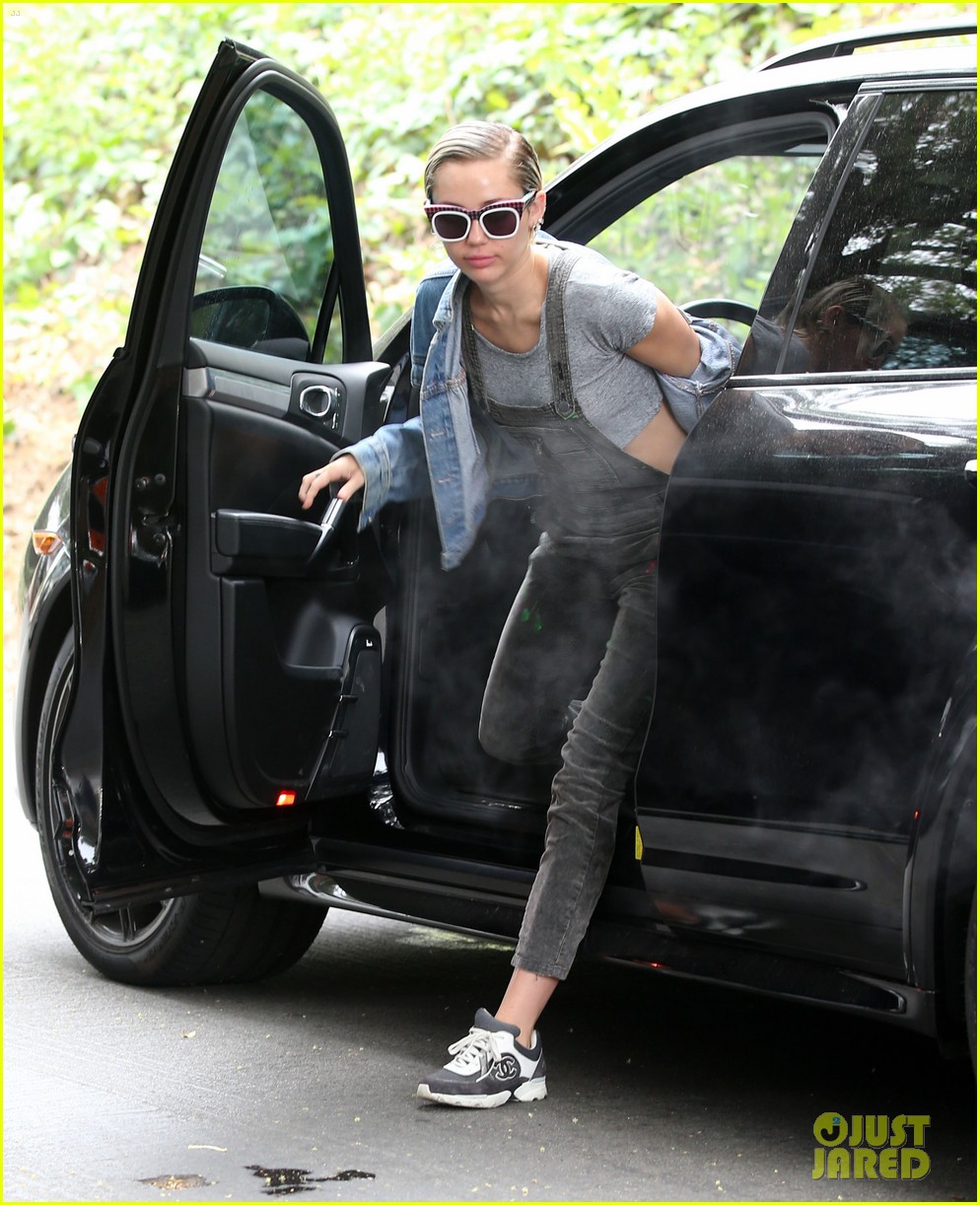 Full Sized Photo of miley cyrus paint covered overalls 03 Miley Cyrus
