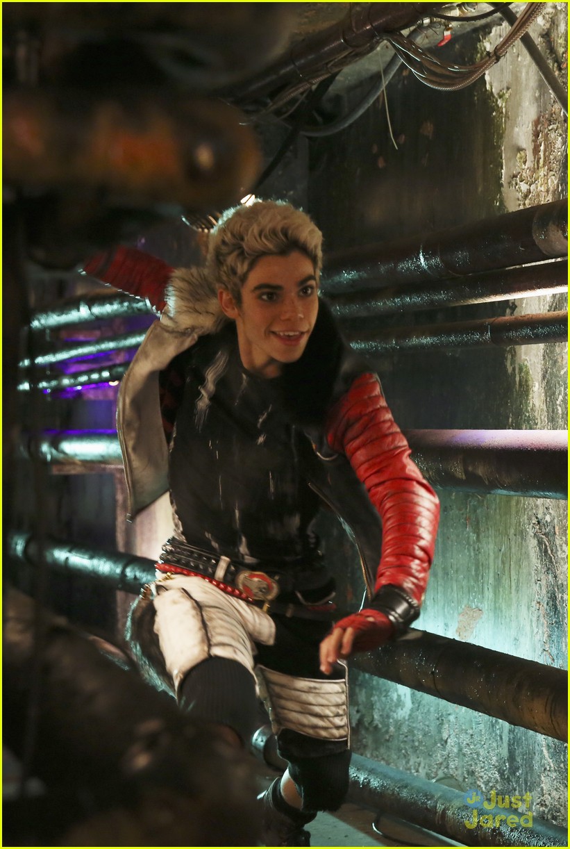 Full Sized Photo of new descendants stills focus on auradon prep 10