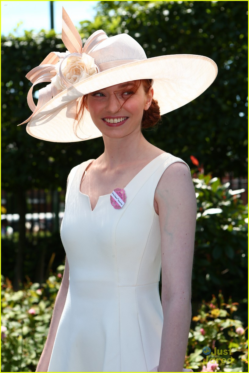 Full Sized Photo of eleanor tomlinson royal ascot day poldark premiere