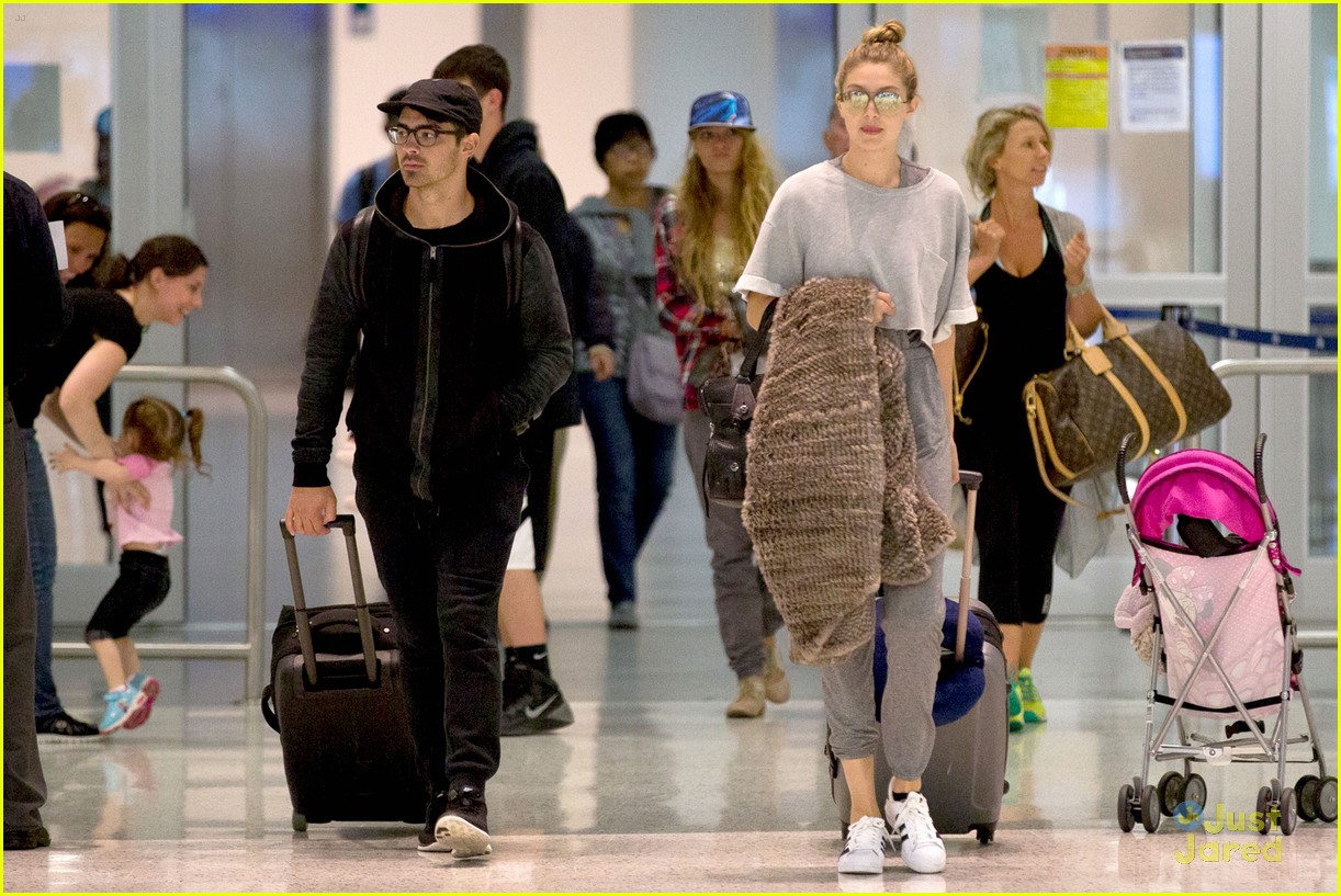 Full Sized Photo of gigi hadid joe jonas arrive jfk together workout