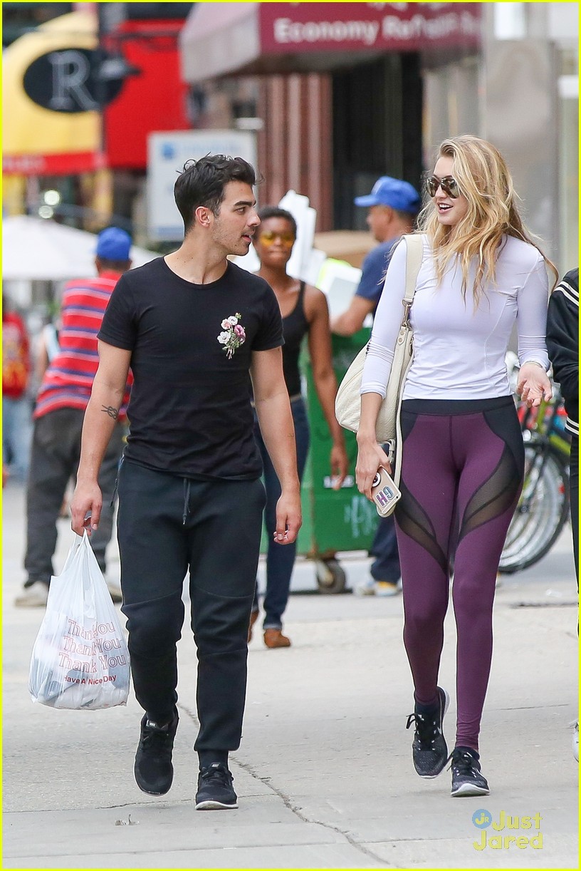 Full Sized Photo of gigi hadid joe jonas arrive jfk together workout