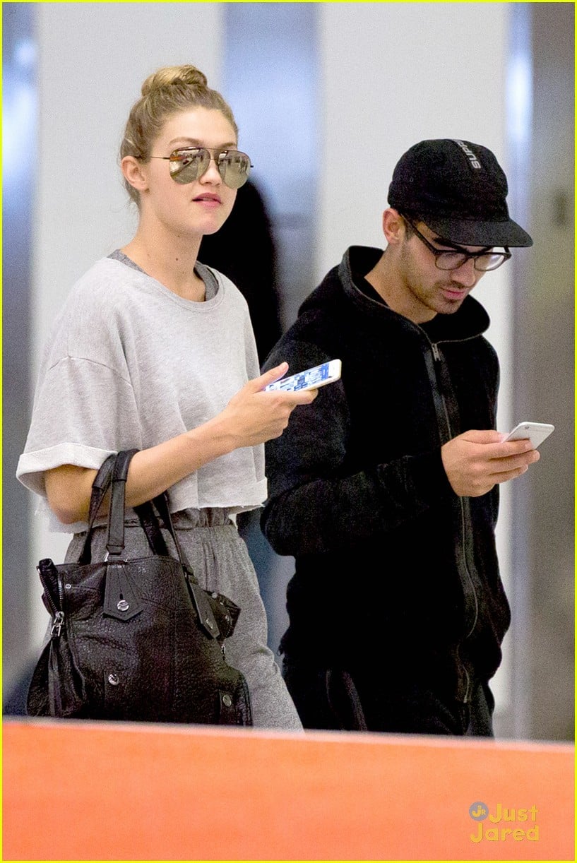 Full Sized Photo of gigi hadid joe jonas arrive jfk together workout