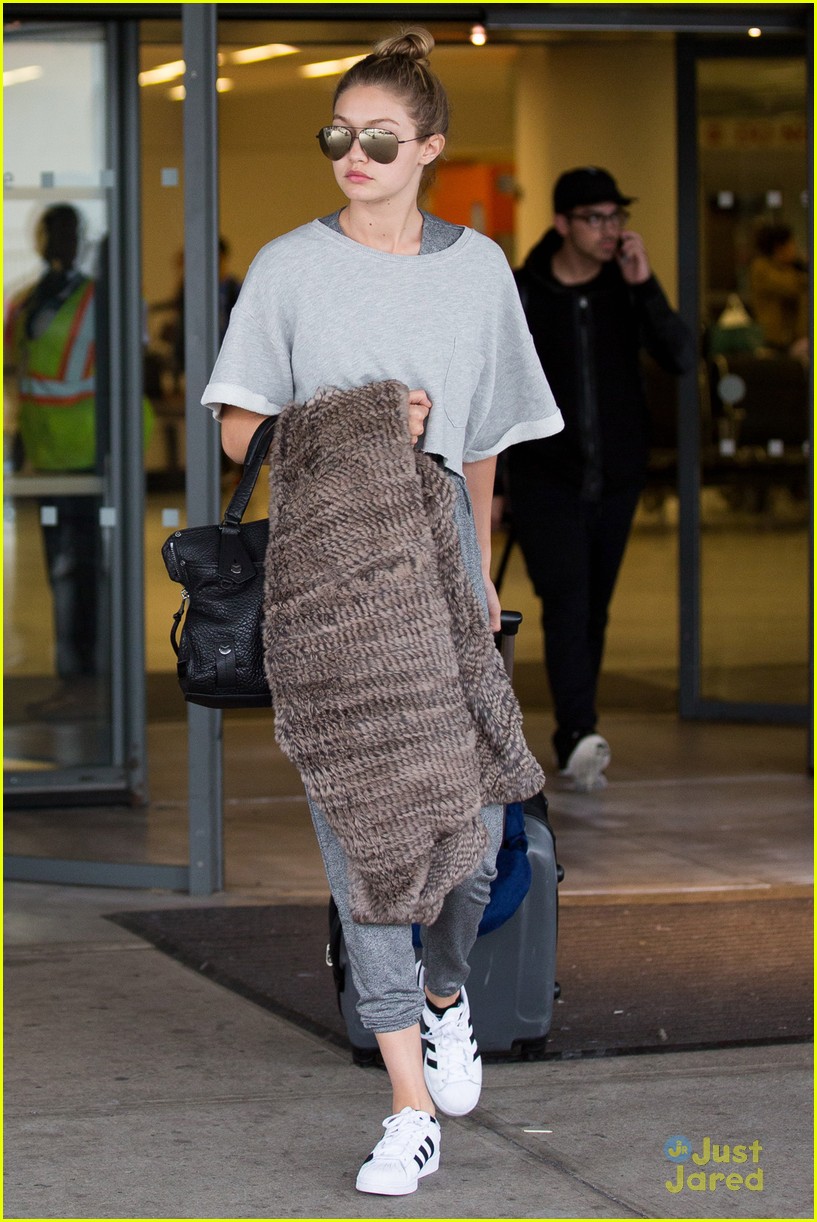 Full Sized Photo of gigi hadid joe jonas arrive jfk together workout