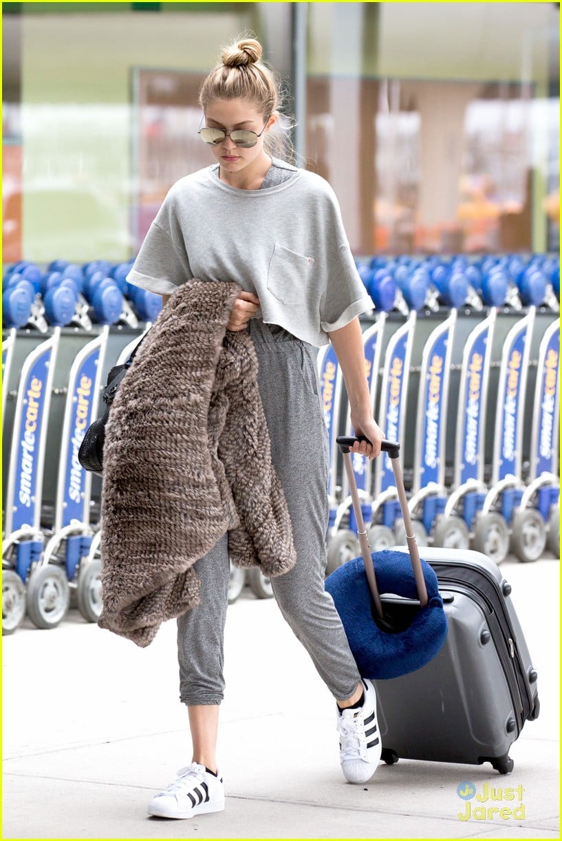 Full Sized Photo of gigi hadid joe jonas arrive jfk together workout