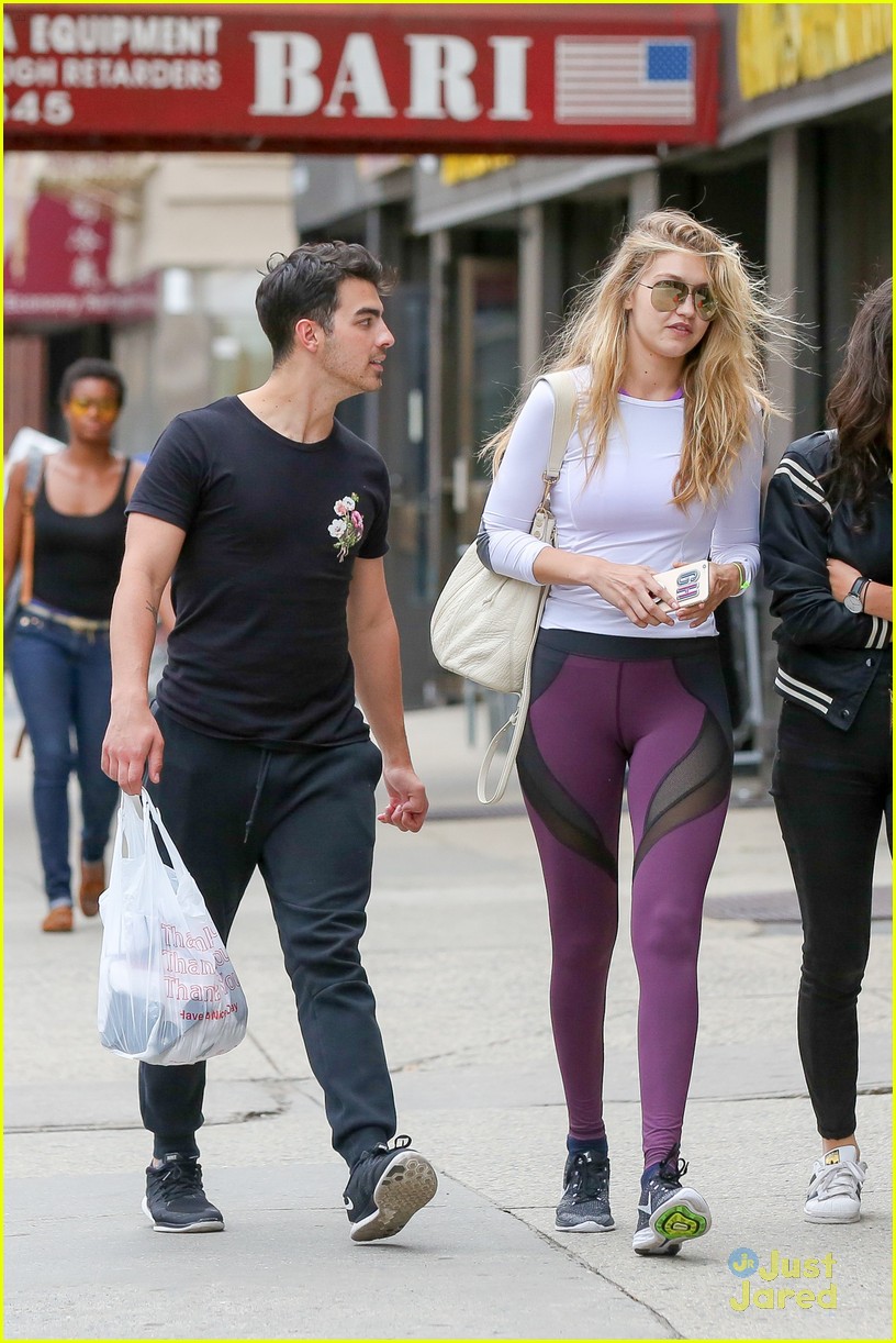 Full Sized Photo of gigi hadid joe jonas arrive jfk together workout