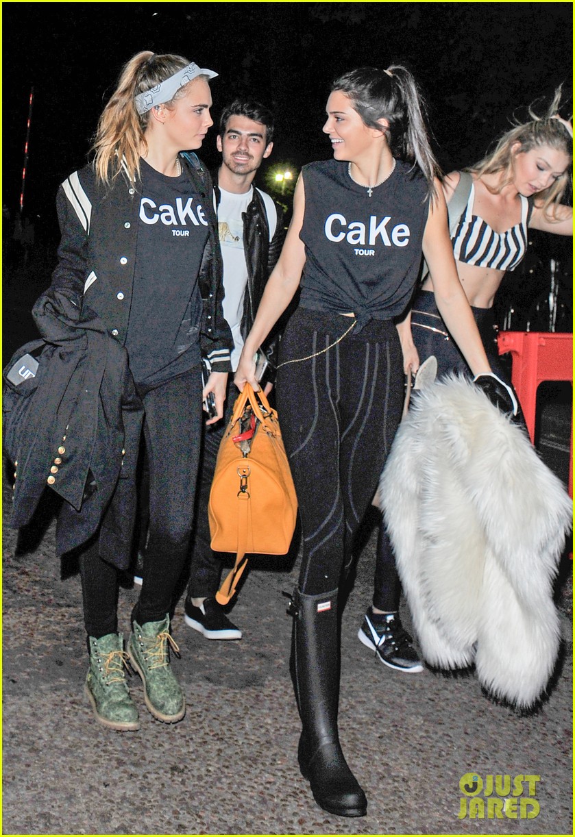 Gigi Hadid Rocks Glasses At Dinner With Kendall Jenner & Joe Jonas: Photo  833239, Gigi Hadid, Joe Jonas, Kendall Jenner, Kylie Jenner Pictures