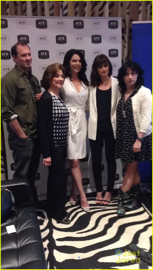 gilmore girls cast reunites eight years later 11