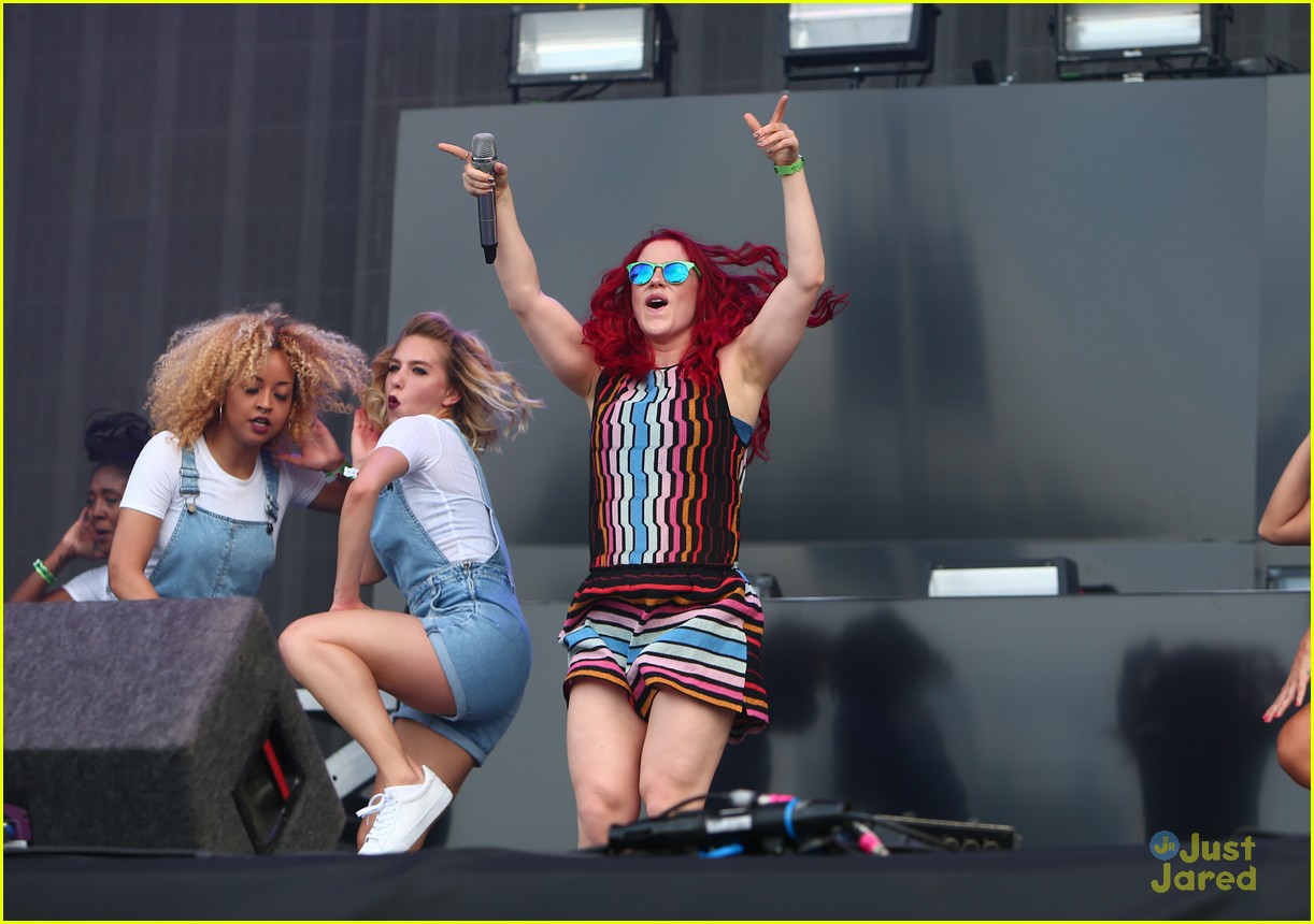 Full Sized Photo Of Katy B Wireless Festival Performance Pics 01 | Katy ...