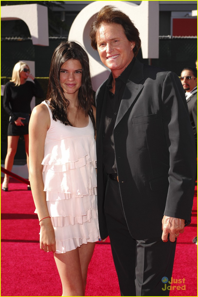 Kendall Jenner Writes Sweet Fathers Day Note For Caitlyn Jenner Photo 828504 Photo Gallery 