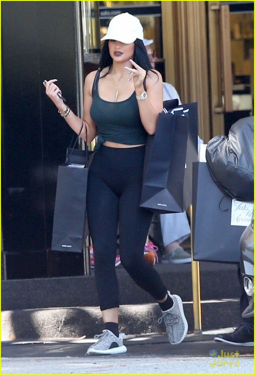 Full Sized Photo Of Kendall Kylie Jenner Go Lingerie Shopping Together