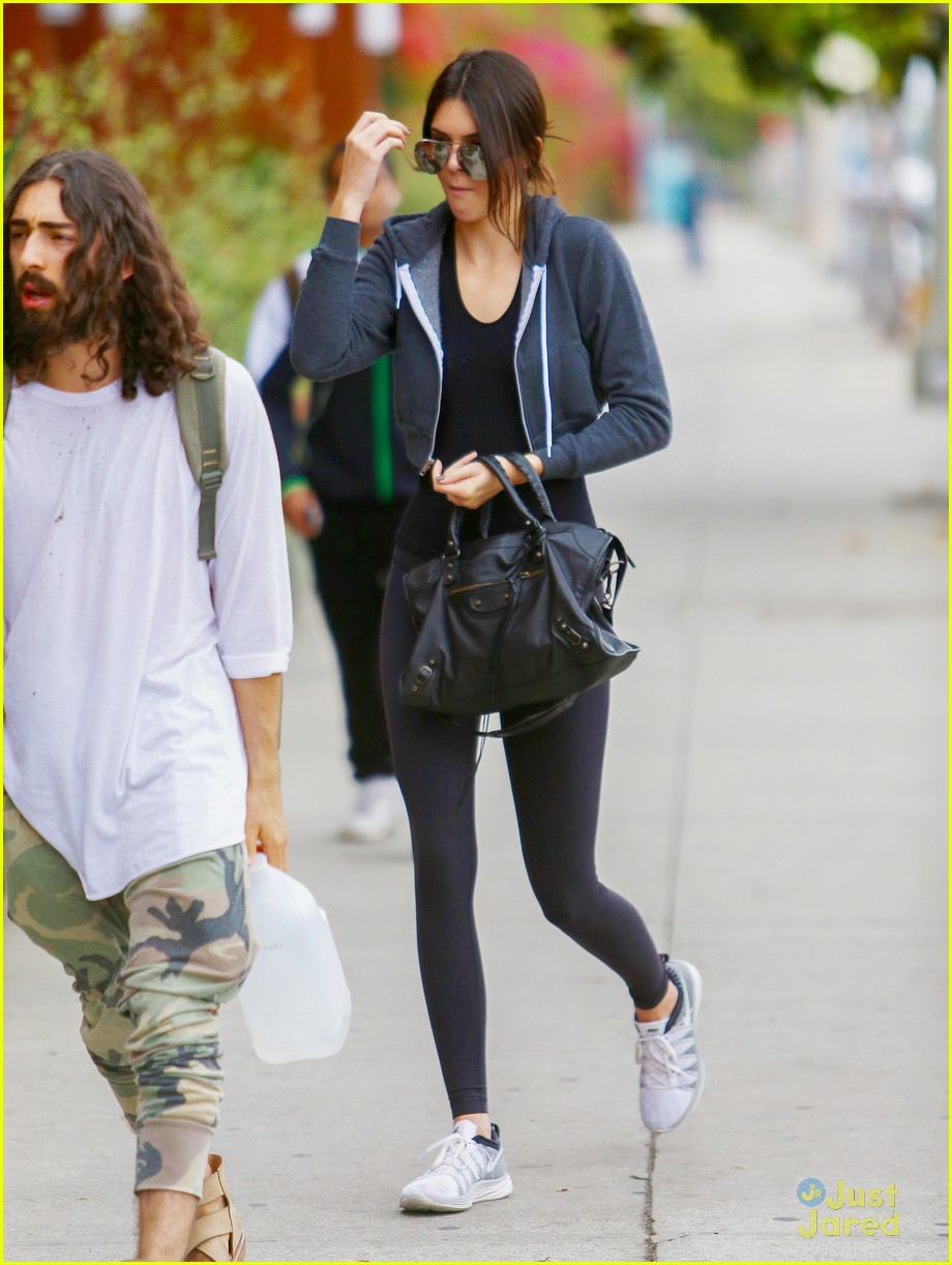 Kendall Jenner Marvels Over Caitlyn&rsquo;s 2 Million Followers | Photo